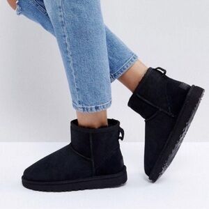 UGG Women's Classic Mini II‎ Boot Sz 9
